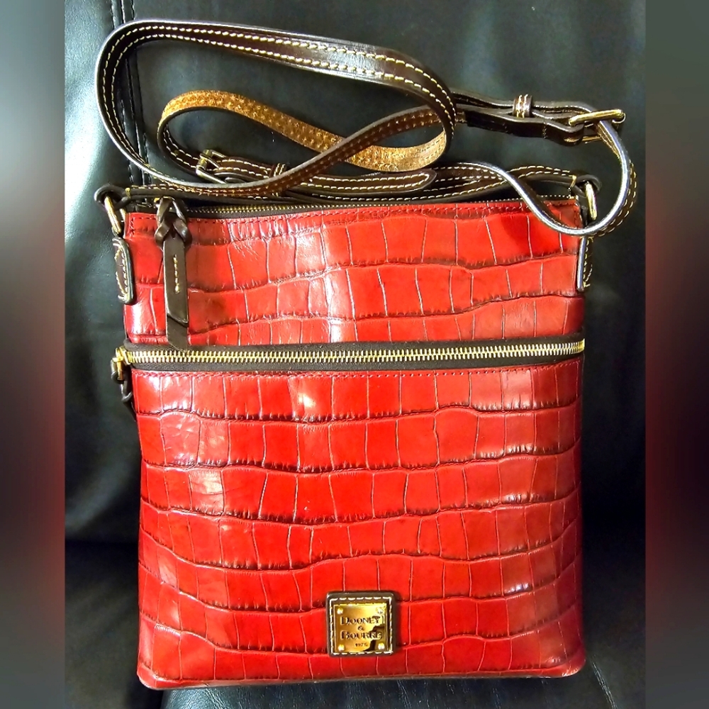 Dooney and Bourke Croc Embossed Leather Shoulder Crossbody Handbag Red Wine EUC